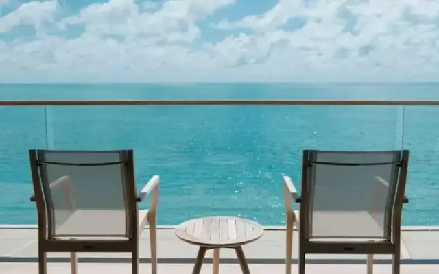 Private Oceanfront Luxury Infinity Pool Slide