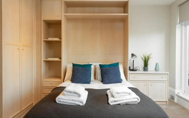 CAPITAL Sloane Street Studio with Balcony
