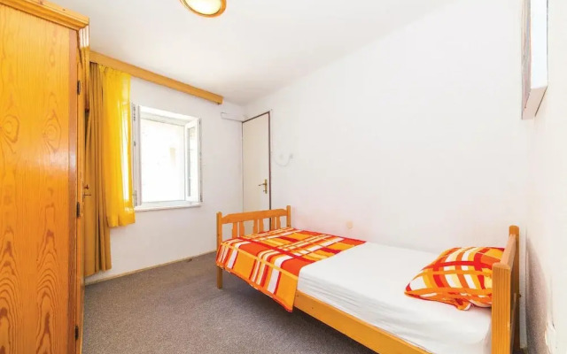 Nice Home in Kastel Kambelovac With Wifi and 4 Bedrooms