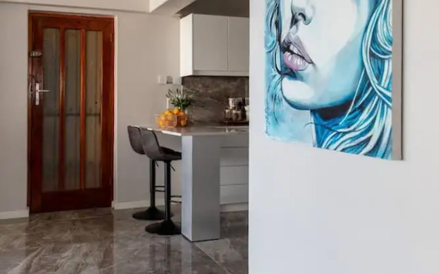 Sea-facing Apartment at Adelphi Galleria