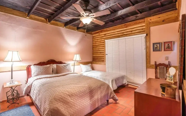 Cozy Villa Close to the Rive in Arroyo Frio