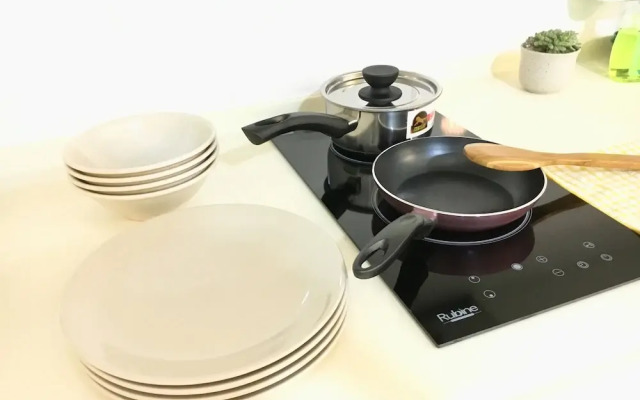 Suria Jelutong Cozy Studio by BeeStay