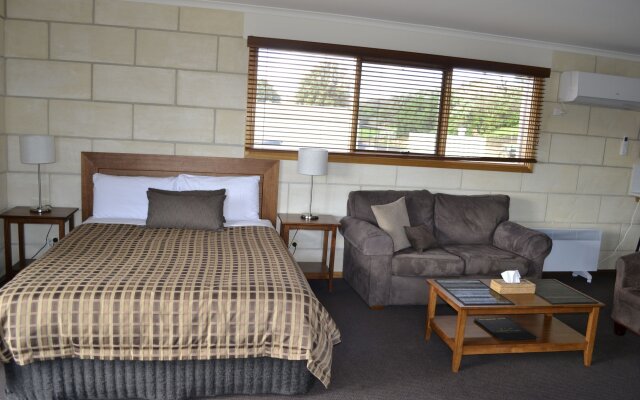 Loch Ard Motor Inn