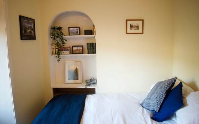 Bright 3 Bedroom Central Apartment