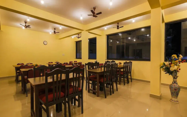OYO Flagship 19324 Dom's Cafe Calangute