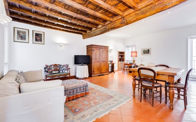 Wonderful Apartment Near The Trevi Fountain