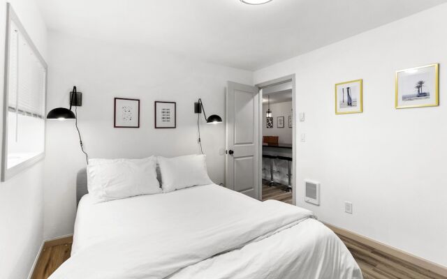 Hillside in Seattle - well appointed