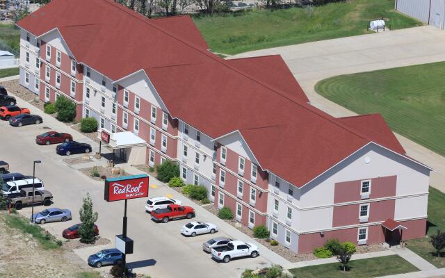 Red Roof Inn & Suites Dickinson