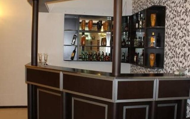 Avand Hotel