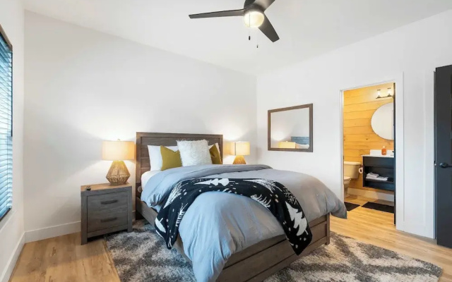 Rocky Shores Retreat - Indoor Pool Open