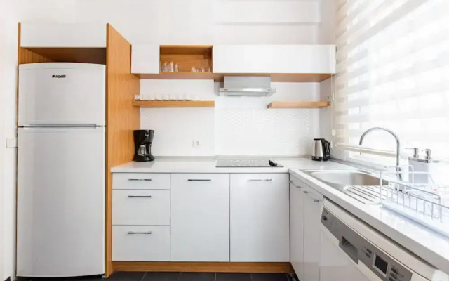 Spacious Apartment on Bagdat Street Kadikoy