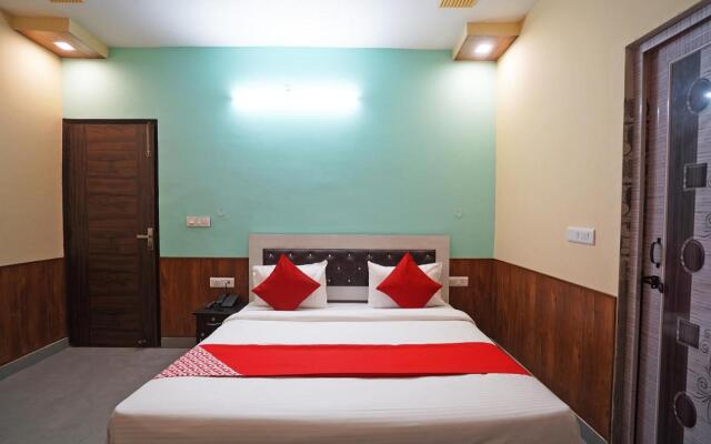 Qlark White Palace by OYO Rooms