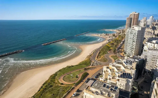 Netanya Beach Pool Studio by Sea N' Rent