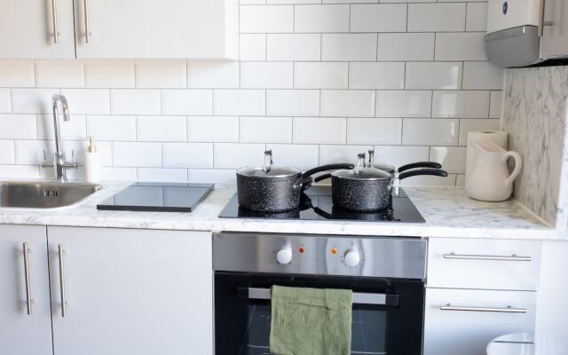 Spacious 2 Bed Apt Sleeps 5 Relocation Kent