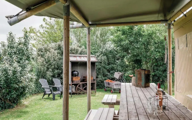 Beach Lodge With Garden