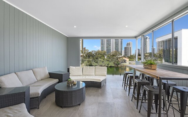 Gold Coast Private Villas - Waterfront Villas