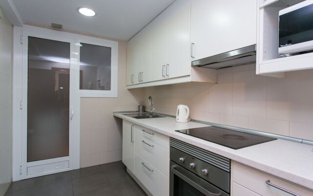 Spacious & Quiet 4 Bedroom Apartment