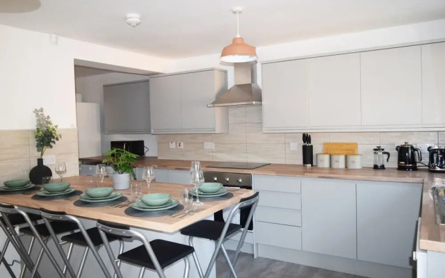 Watermill Close