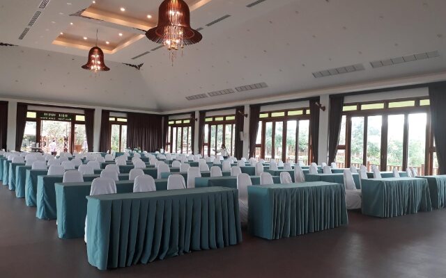 Nan Green Lake View Resort