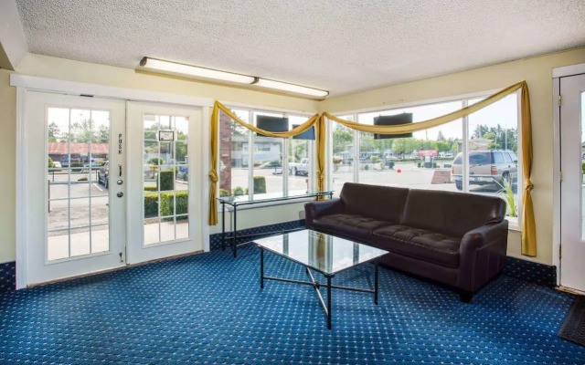 Travelodge by Wyndham Tacoma Near McChord AFB