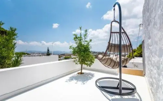 Plaka Suites
