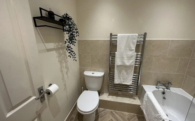Charming 2-bed Apartment in Danbury, Essex
