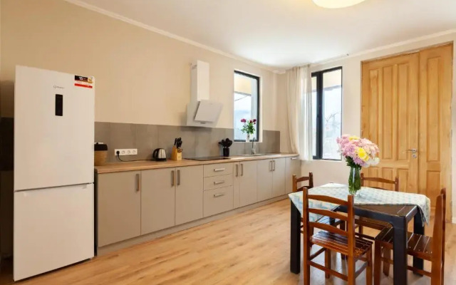 Недавно отремонтированное бунгало с тремя спальнями в сельском районе