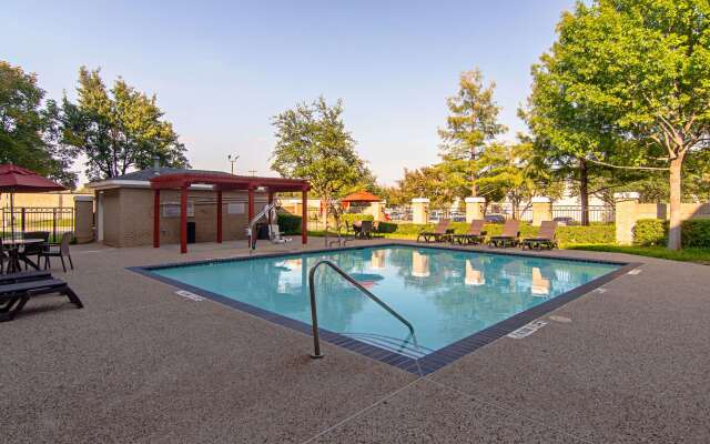 Comfort Suites NW Dallas Near Love Field