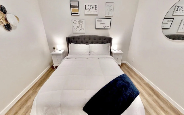 Brand New, Top Floor Condo Downtown