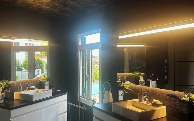 Miguel's Seaview Corner