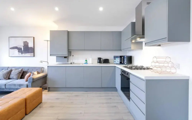 Luxury 1 & 2 bed Apartment free parking
