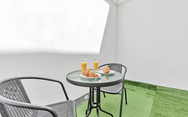 Right On : Bright On Apartment 1C | By My Getaways