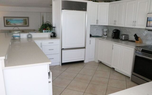 Jamaica Royale - 803 - 2 Br Condo