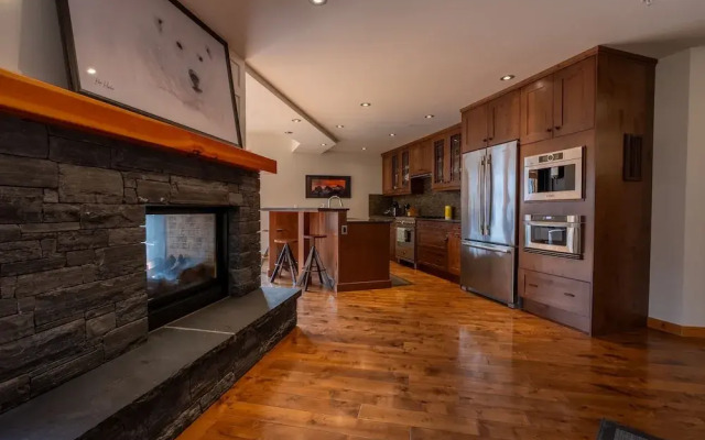 Rundle Cliffs Lodge by Canmore Premier