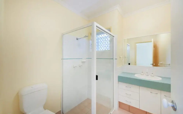 Sunbright 2/5 Petrel Street
