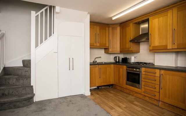 2 Bedroom House In Hackney