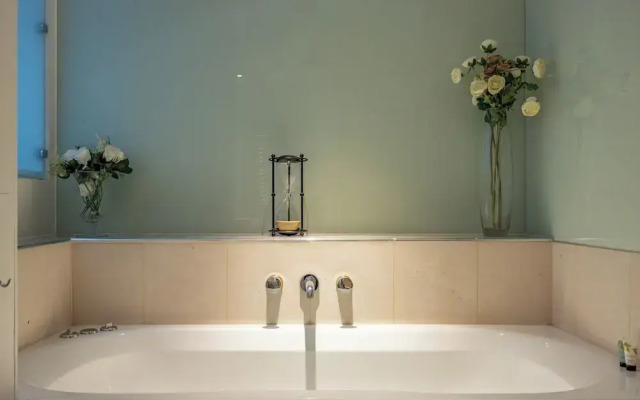 Park Lane 4-bed Huge Designer pad