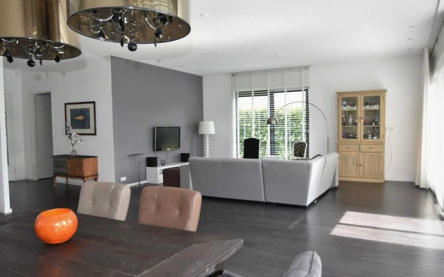 Holiday Home in Zeewolde With Jetty Next to Golf Course