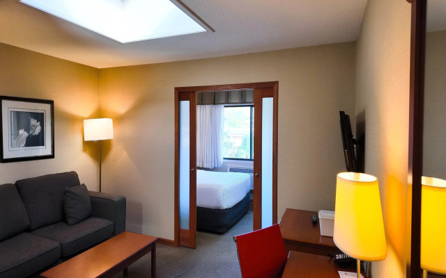 Ramada Hotel & Conference Center by Wyndham Kelowna