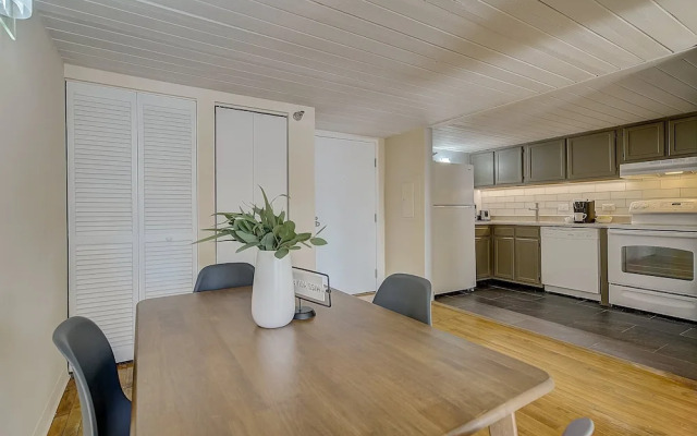 FRONTDESK The Cosmopolitan Apts Philadelphia