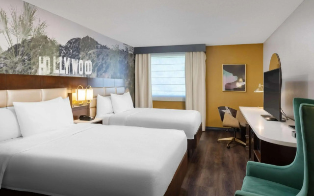 Burnsville Inn & Suites