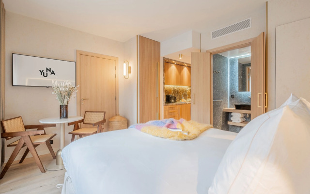 Yuna Porte Maillot - ApartHotel