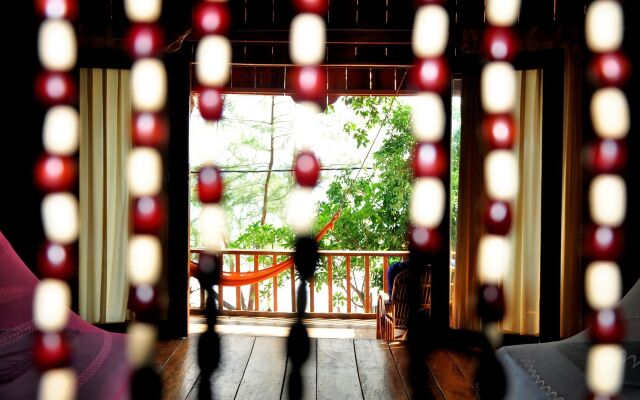 White Beach Bungalows