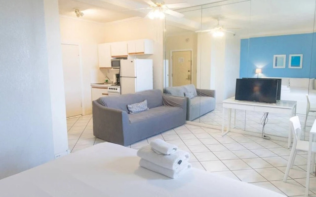 778 Studio Apartment Hollywood