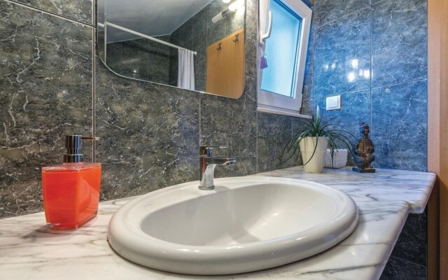 Beautiful Home in Vinisce With Wifi and 4 Bedrooms