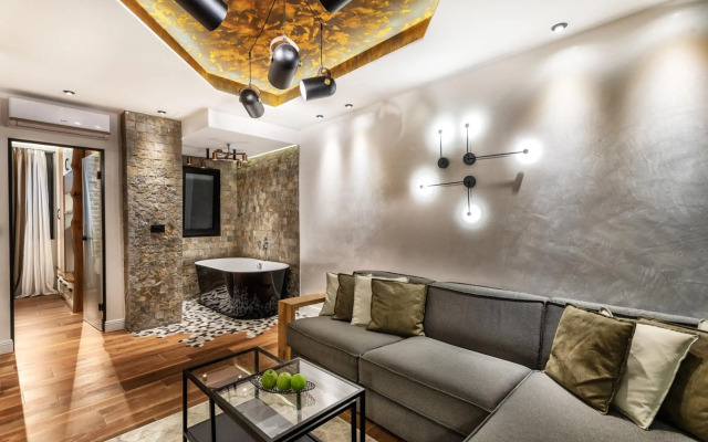 One Luxury Suites
