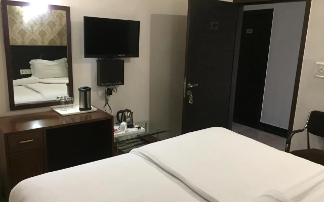 OYO Rooms Mall Road Cantonment