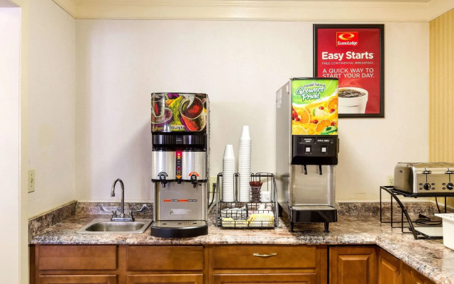 Howard Johnson by Wyndham Malden Boston Area