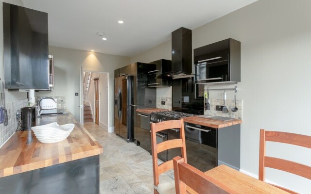 4 Bedroom Victorian House Near Notting Hill
