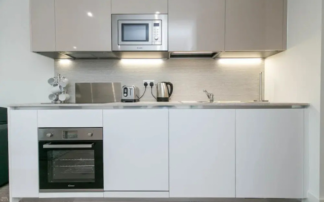 Deluxe Heathrow Apartments & Parking